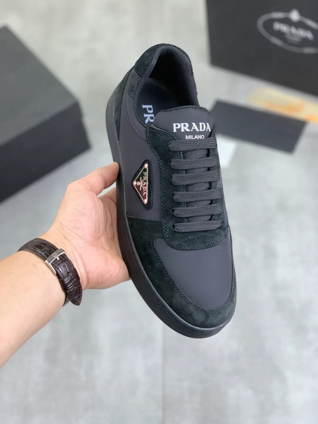 Men's Men's Shoes💰P440💰[New Style] The latest classic model of high-quality PRADA breathable and comfortable men's shoes has been launched on the official website in 1:1 reproduction, synchronized in Hong Kong counters and on the same catwalk; all made of calfskin with breathable mesh fabric ➕Imported soft and comfortable sheep Leather lining, 🍡🍡original 1:1 rubber outsole, non-slip and wear-resistant; comfortable to wear, attractive style, fine workmanship, and simple and neat shoe last, showing a man's courage and toughness, 👍size 38 to 44; 5️⃣colors🉑️ to choose from